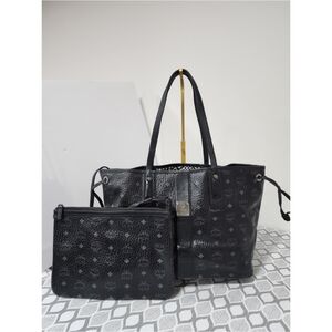 MCM Visetos Medium Liz Reversible Shopper Tote/Pochette Black
